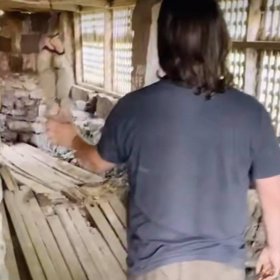 Stará panenka visící za nohy není potěšující nález.