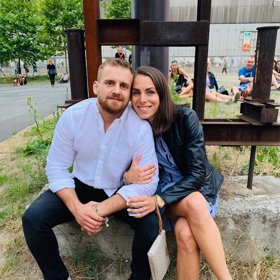 Dnes už z nich je tříčlenná rodinka.