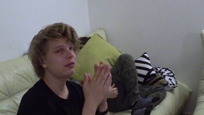 FOTO: Mladší přítel Petry si také dá rád panáka.