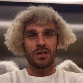 A propaguje naprosto vše.