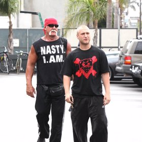 Hulk Hogan v kontroverzním tričku.