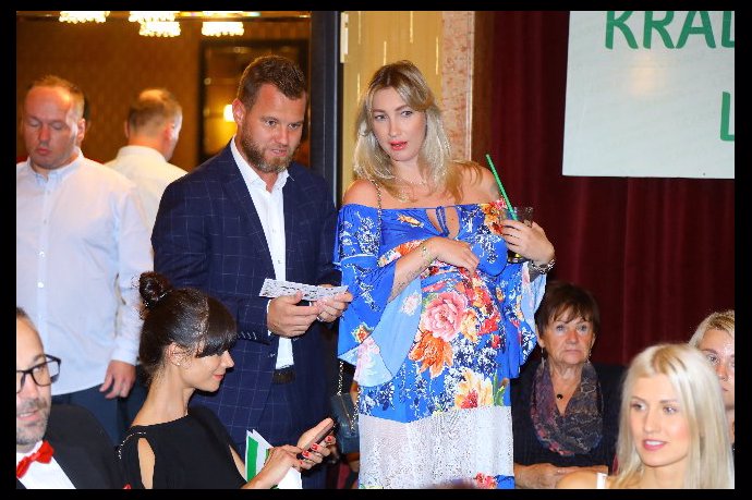 FOTO: Dominika Mesarošová s přítelem. – stránka 202