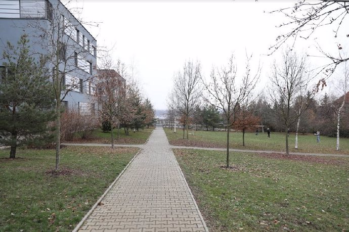 FOTO: Okolí komplexu budov. – stránka 783