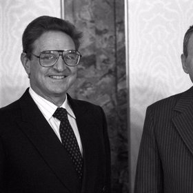 Gerorge Soros za mlada a v pozdějším věku.