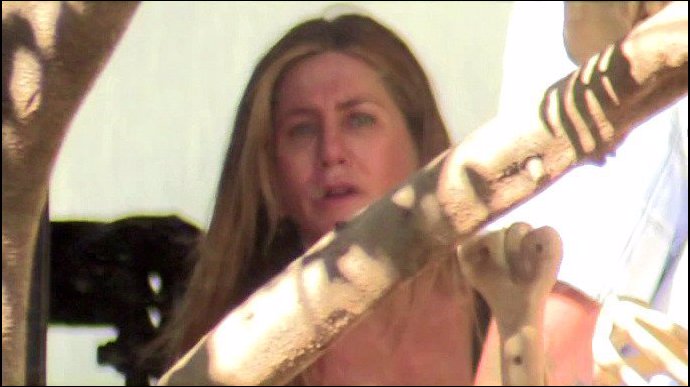 FOTO: Jennifer Aniston je hodně utrápená. – stránka 148