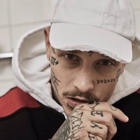 Co říkáte na tetování?