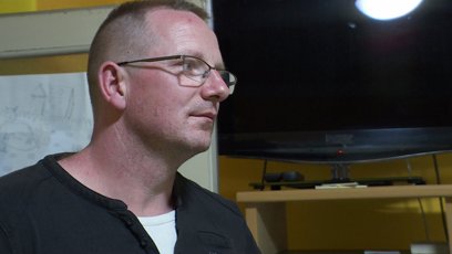 FOTO: Chci alkoholičku s pevnými prsy, říká Petr závislý na chlastu.