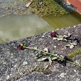 Nikdo z obyvatel na tři zahynulé nezapomene.