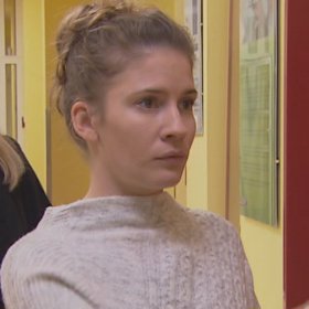 Katarína jde poprvé za svým synem Vincentem.