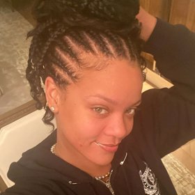 Tušíte, kdo je na fotografii? No přeci Rihanna.