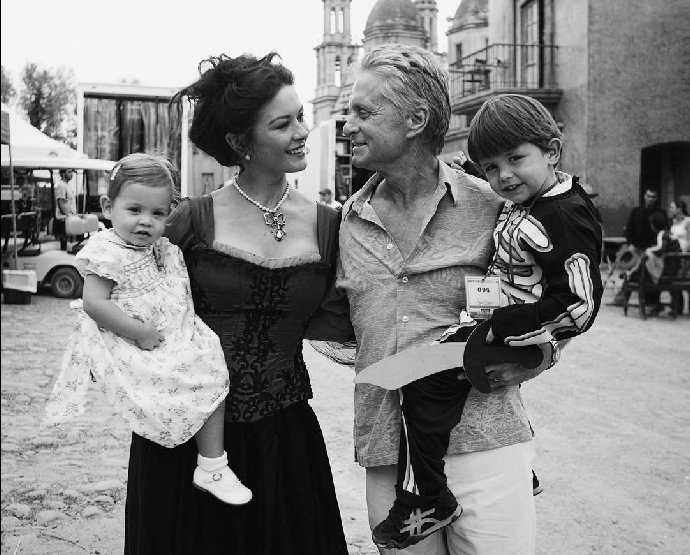 Foto k tématům Michael Douglas, Catherine Zeta-Jones, Carys Zeta Douglas, Dylan Michael Douglas – stránka 128