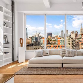 Nyní se stěhuje do menšího.