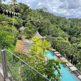 Moderátorka se svými fanoušky sdílí snímky dechberoucí indonéské přírody.