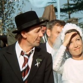 Po smrti je už také představitelka kadeřnice Vlastičky Hana Maciuchová. 