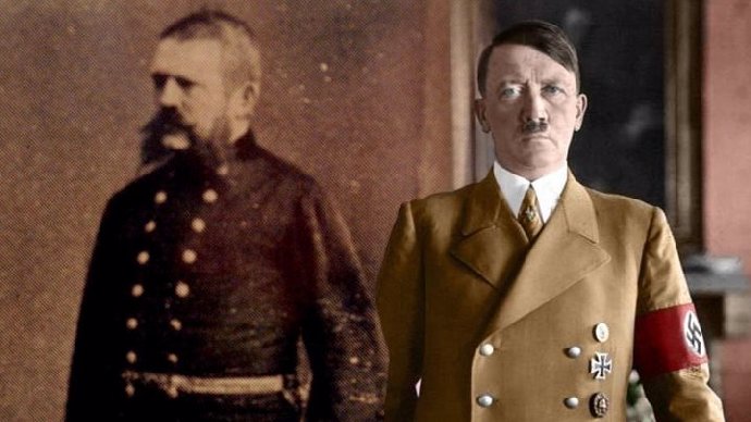 FOTO: Alois Hitler rád nosil uniformu i ve volném čase. Syn Adolf zvyk podědil.