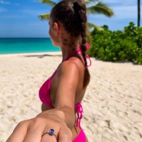 S prstýnkem se Sára pochlubila až na Prvního máje.