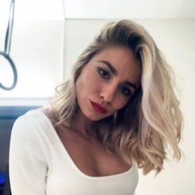 Natália Mykytenko je velmi půvabná.