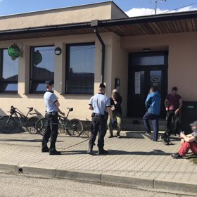 Uprostřed Brna si udělali piknik.