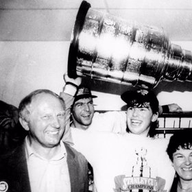 4. V sezóně 1990/1991 a též o rok později slaví s Tučňáky Stanley Cup. Tehdy netuší, že si na slavný pohár pak už nesáhne.