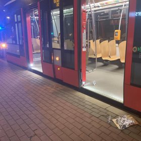 Tramvaj projížděla Libní a incident se stal v blízkosti u O2 areny.