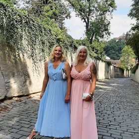 Natálčina maminka (vlevo) věří, že manželství se vydaří.