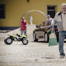 Ladislav Mrkvička měl původně ztvárnit zápornou postavu prokurátora.