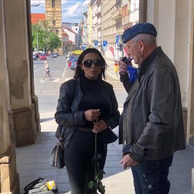 Anife Vyskočilová a Štěpán Luťanský na pohřbu Čestmíra Řandy.