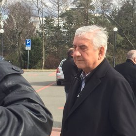 Miroslav Donutil se přišel s Jiřím Pechou rozloučit.