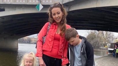 FOTO: Agáta Hanychová s dcerou Miou a synem Kryšpínem.