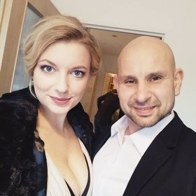 Tomáš Dastlík s hereckou kolegyní Malvínou Prchalovou coby číšnicí Šárkou.