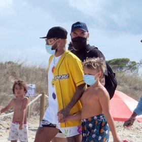 Pár dní předtím se přitom zastavil i na Ibize.