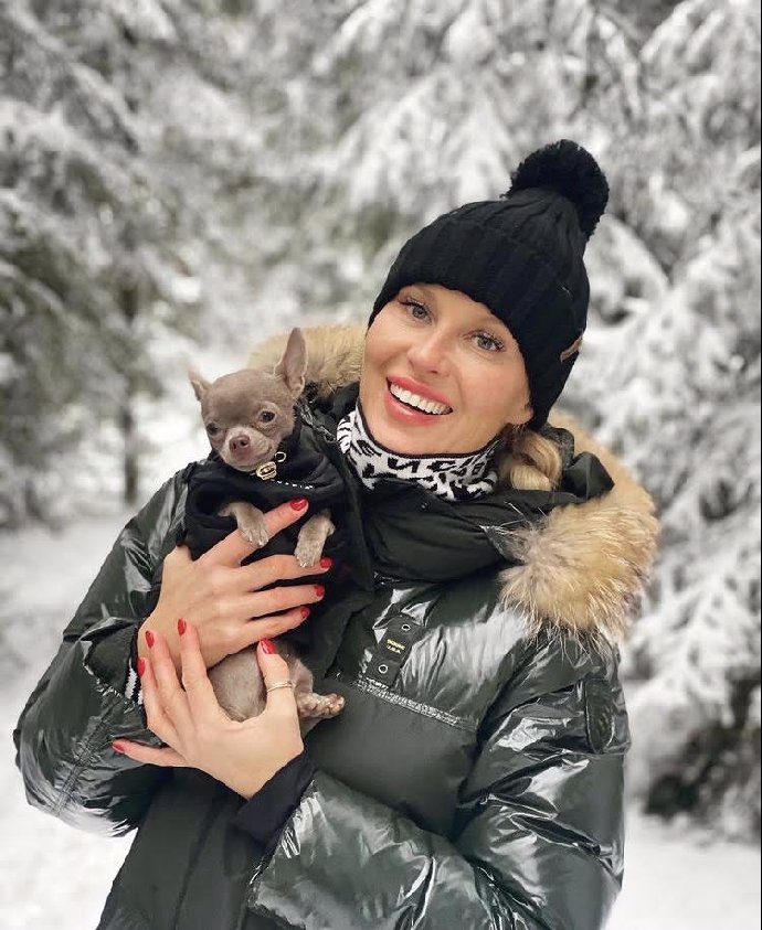 Foto k tématu Simona Krainová – stránka 933