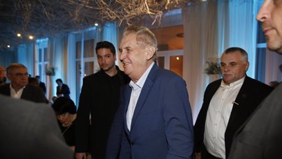 FOTO: Miloš Zeman byl na oslavě v dobré náladě.