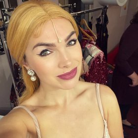 Muzikálová zpěvačka Kamila Nývltová peče na zakázku cukroví.