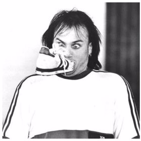 Bobcat Goldthwait si zahrál v Policejní akademii pošetilého pouličního gangstera Zeda, ze kterého se stal strážník se vším všudy. Dnes je mu 60 let.