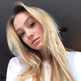 Anna Kadeřávková je to kočka.