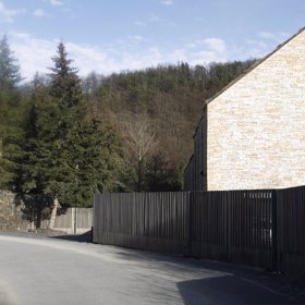 Průčelí domu Kellnerových v Dolním Podkozí.