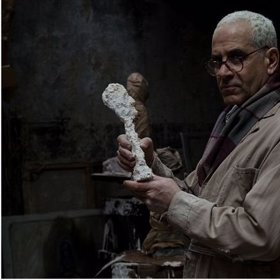 Tony Shalhoub má devět sourozenců.