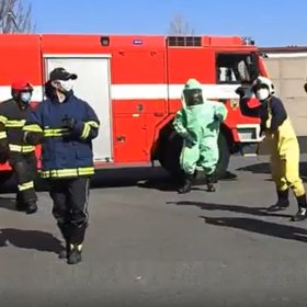 Také varují, aby lidé dodržovali odstup.