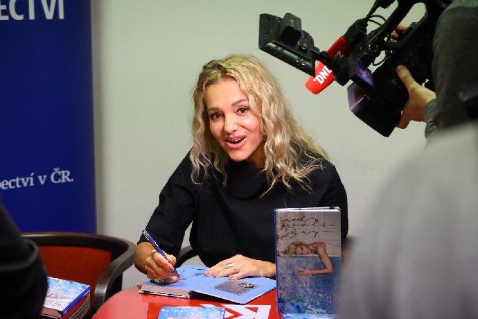 FOTO: Dara Rolins – stránka 1069