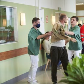 V Anatomii života dojde k bitce.