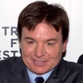 Mike Myers jako Ray Foster. K nepoznání zamaskován jako Ray Foster, vysvětluje kapele, kterou skladbu má vydat jako singl, protože „Bohemian Rhapsody není hudba, při které budou teenageři mlátit hlavami v autě“.