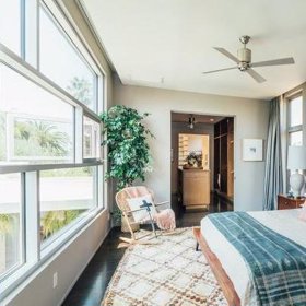 Jeho součástí jsou dvě ložnice.