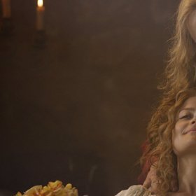 Erika Stárková a Sabina Remundová v pohádce Sedmero krkavců (2015).