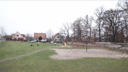FOTO: Dětské hřiště před Genzerovým domem.