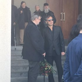 Herec Jiří Macháček také dorazil.