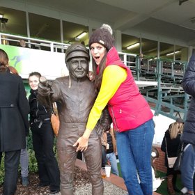 Ornelle Koktové asi zase hráblo, tohle se přece nedělá. Ale na druhou stranu, sranda musí být a život se má brát s humorem! A pan Josef Váňa vtipy rád.