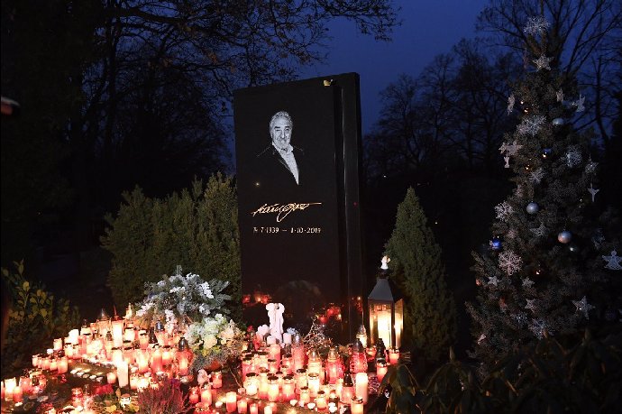 Foto k tématu Karel Gott – stránka 534