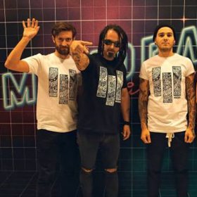 Kapela se drogově závislému kamarádovi snažila pomáhat.