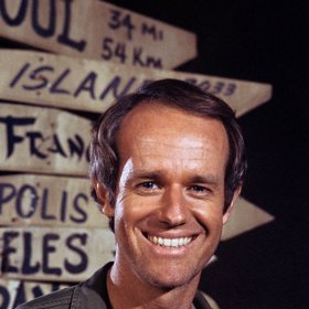 Kapitán B.J. Hunnicut v podání Mika Farella.